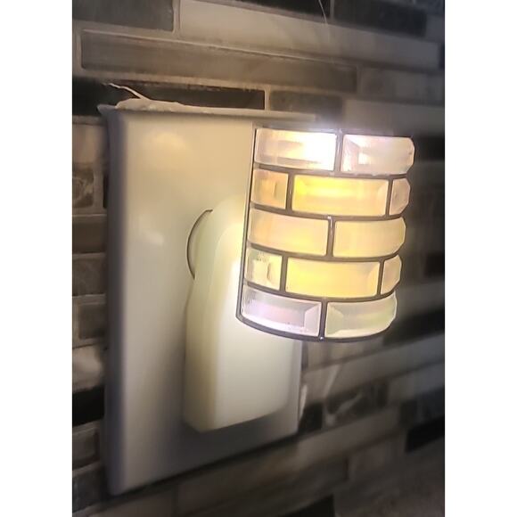 Bath & Body Works Wallflower Diffuser Plug-in Light-up iridescent Brick pattern - Picture 3 of 8